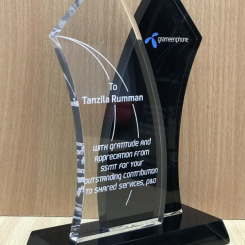 custom-acrylic-trophy
